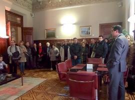 Más de 1.200 personas visitan el Parlamento asturiano