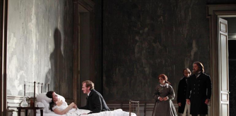 La Traviata ruempe’l tabú y torna a la Scala de Milán