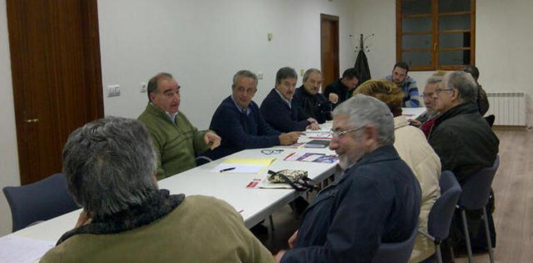 Vecinos de la zona rural de Oviedo trasladan a ediles del PSOE su sensación de abandono