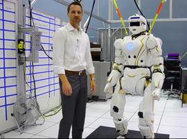 Superhéroe, robot y de la NASA: ¡Casi nadie al aparato!