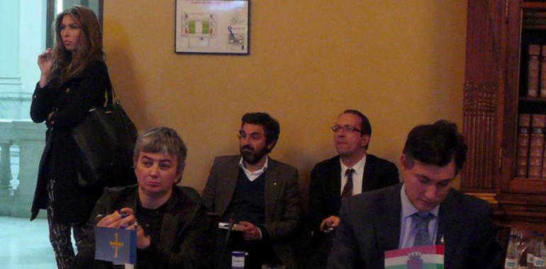 La consejera de Educación exige a Wert la retirada del 21% del IVA cultural