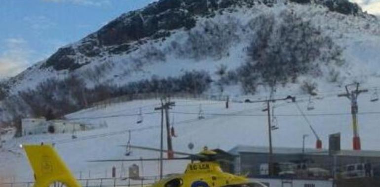 Rescatado en helicóptero un esquiador que se salió de una pista en Valgrande-Pajares