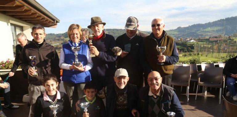 Ganadores del I Torneo Benéfico pro Banco de Alimentos en el Club Deva Golf