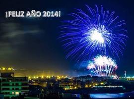 La vuelta al mundu ente campanaes y fueos d’artificiu  