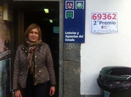 La lotera de Campomanes \emocionada\ tras vender los dos décimos premiados con 75 mil euros