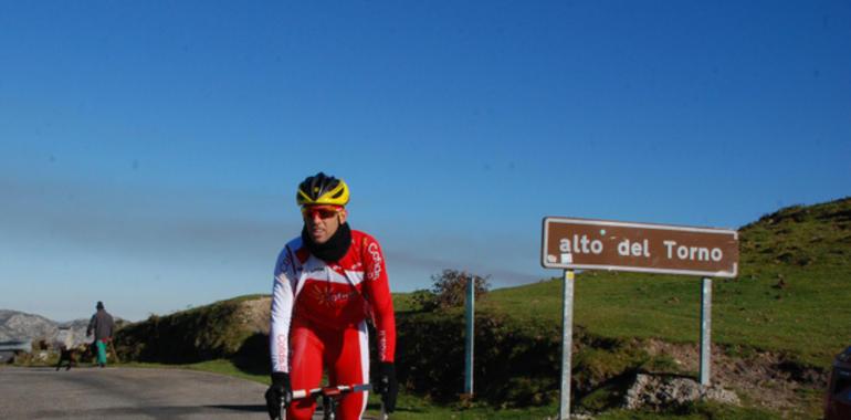 Dani Navarro valora El Torno, uno dle los hitos de la Vuelta a España en su etapa asturiana