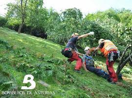 Rescatado un herido a causa de una caída en Espinaredo (Mieres)