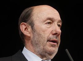 Rubalcaba responde a Rajoy que dé explicaciones sobre Bárcenas, y que él no se va a callar