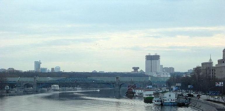 Se hunde un barco en el Moskva, frente al mirador Sparrow Hills, causando 7 muertos