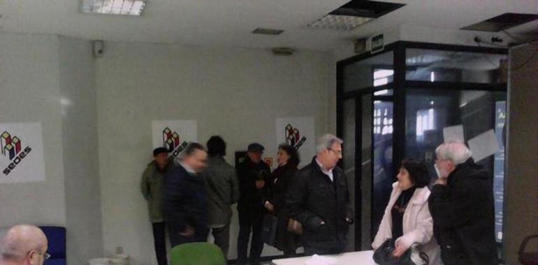 Trabajadores de Sedes ocupan el edificio de Uría en su protesta contra el ERE