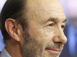 Rubalcaba pide \"tener un poco de calma\" ante la prima de riesgo y \"cumplir con los objetivos\" de reducción del déficit público 