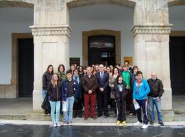 El alcalde de siero recibe a 18 alumnos alemanes del Henfling Gymnasium