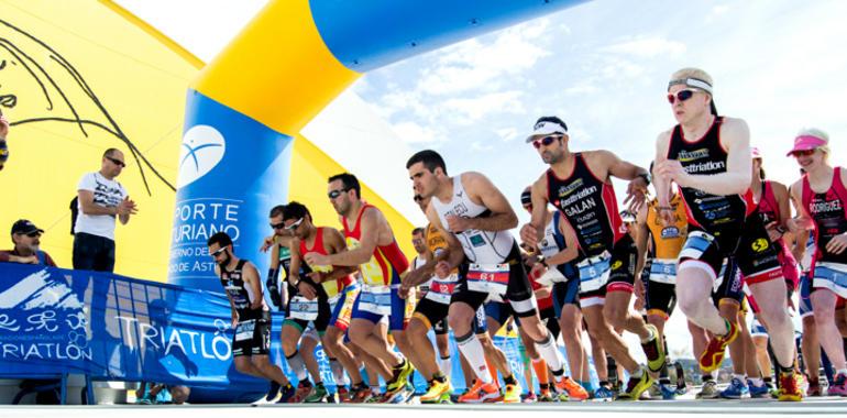 Cientos de atletas celebran en Avilés el Campeonato de España de Duatlón