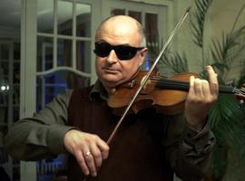 A los violinistas profesionales no les \ponen\ los Stradivarius