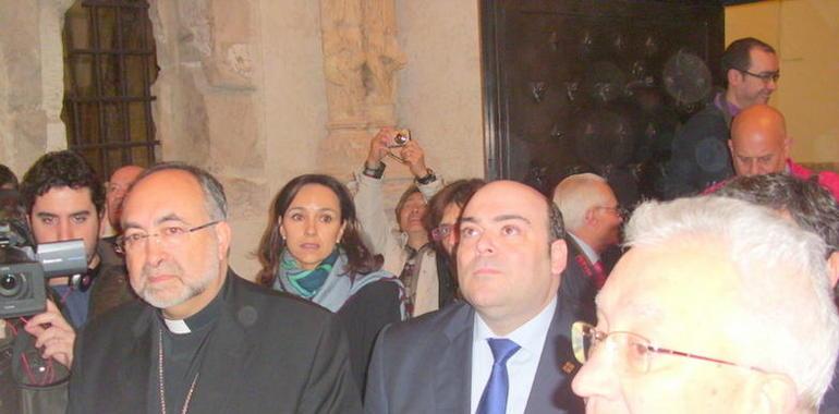 La Cámara Santa abre en todo su esplendor un espacio para "creyentes y gentiles"