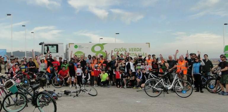 Paseo nocturno en bici por la historia del comercio gijonés