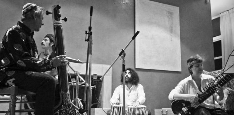 Recital de música tradicional de india en el Casino de Llanes