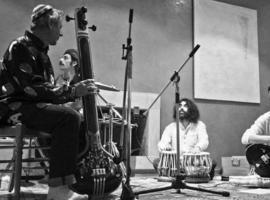 Recital de música tradicional de india en el Casino de Llanes