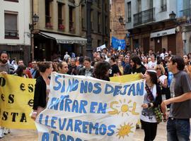 Concentración en Oviedo del 15M en repulsa de la violencia empleada por el Estado en Madrid