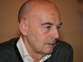 Xosé Bolado álzase col VIII Premiu Timón