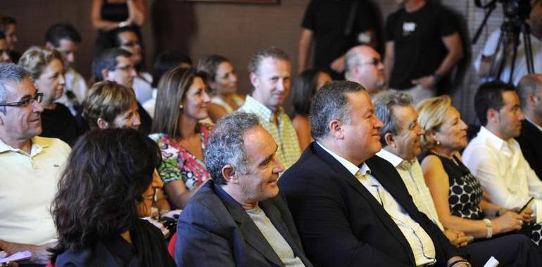 Ferrán Adriá recoge en La Unión el Castillete de Oro del Festival Internacional del Cante de las Minas, “su primer reconocimiento del mundo del flamenco” 