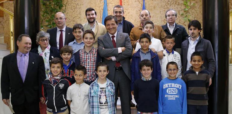 Javier Fernández pide comprensión a clubes y deportistas asturianos por la escasez de recursos