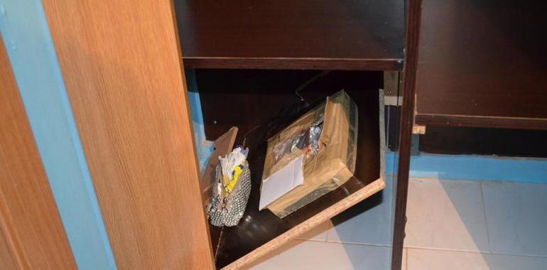Detenida una familia avilesina que traficaba con drogas desde su casa