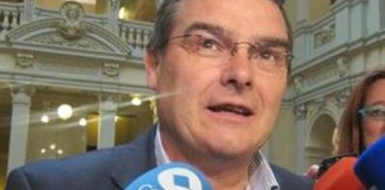 El Parlamento de Asturias desposee a Ángel González de su condición de diputado