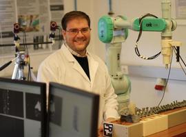 Desarrollan un robot para operaciones de columna vertebral 