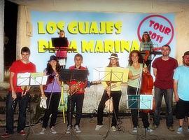 Música en la calle mañana jueves en Llanes con el grupo local “Los Guajes de la Marina”