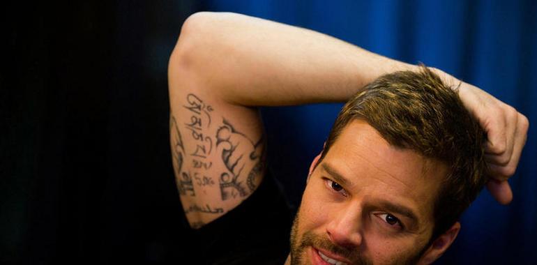 Ricky Martin camudó los pronomes en Rabat pa canta-y a un amor masculín