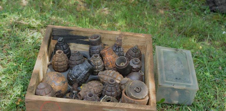 Los artificieros de la Ertzaintza destruyen el arsenal hallado en Muskiz