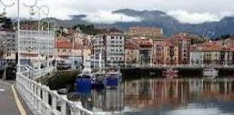Fallece un pescador tras caer desde el barco en el que trabajaba en el puerto de Ribadesella