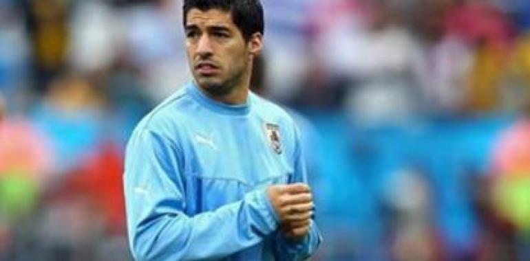 Mújica califica la sanción a Luis Suárez como "una monstruosa agresión al país"