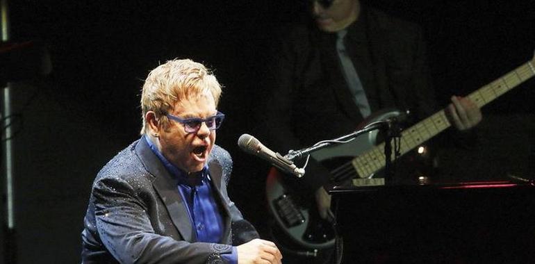 ELTON JOHN inaugura Cap Roig con un homenaje a los 70