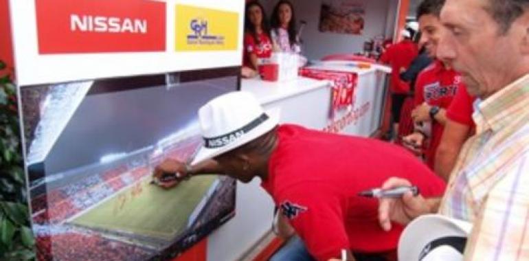 El Sporting visitó el stand de Nissan en la Feria 