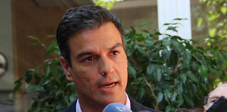 Sánchez lamenta que Rajoy esté más preocupado por colocar a Guindos y a Cañete que por crear empleo 