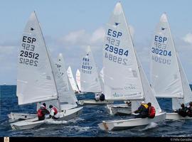 Pedro y Sofía Barreto lideran el Campeonato europeo de Snipe en Gijón