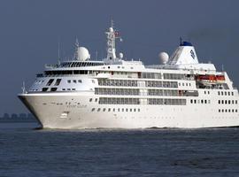 El crucero de lujo Silver Cloud llega a Gijón el martes con cerca de 500 personas