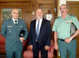 De Lorenzo recibe al nuevo Jefe de la Comandancia de la Guardia Civil de Oviedo