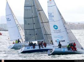 La bahía de San Lorenzo acoge este fin de semana el Trofeo de Otoño de Vela Ligera y Crucero