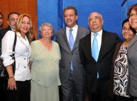 Oquendo Medina en su libro “Liderazgo político de Leonel Fernández” define al mandatario como un líder liberal 