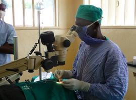 Cirugía ocular en el hospital de Boguila, República Centroafricana