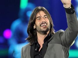 El cantante Melendi y su novia fueron acorrados y amenazados en la A-1