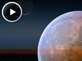 Eclipse: La Luna de color turquesa