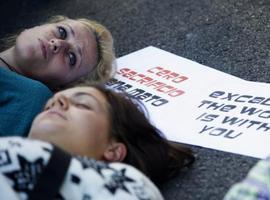 Scuffles in Spain as ebola victims dog put down 