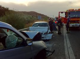 Un fallecido y dos heridos en sendos accidentes de tráfico