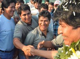 Consultoras a pie de urna dan aplastante victoria a Evo Morales