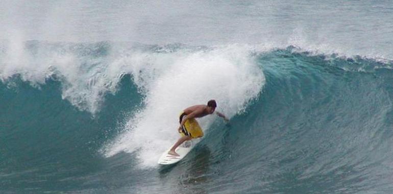 Lucía Martiño y Guillermo Alonso, campeones de Asturias de Surf 2014