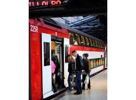 Asturias al tren pide mejorar el trazado de las vías de Feve para relanzar su uso